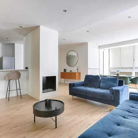 Luxury Montaigne Avenue شقة *