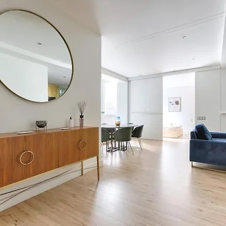 شقة Luxury Montaigne Avenue باريس