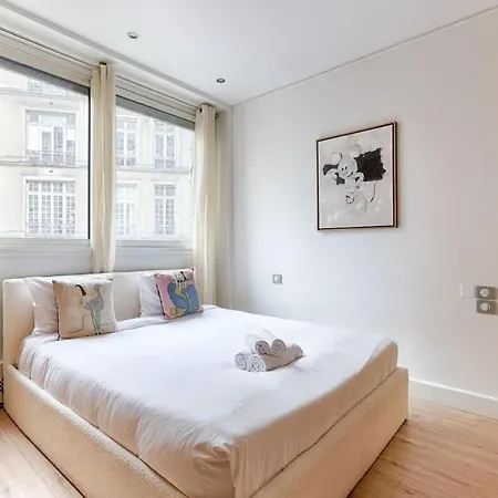 Luxury Montaigne Avenue