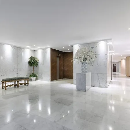 Luxury Montaigne Avenue *